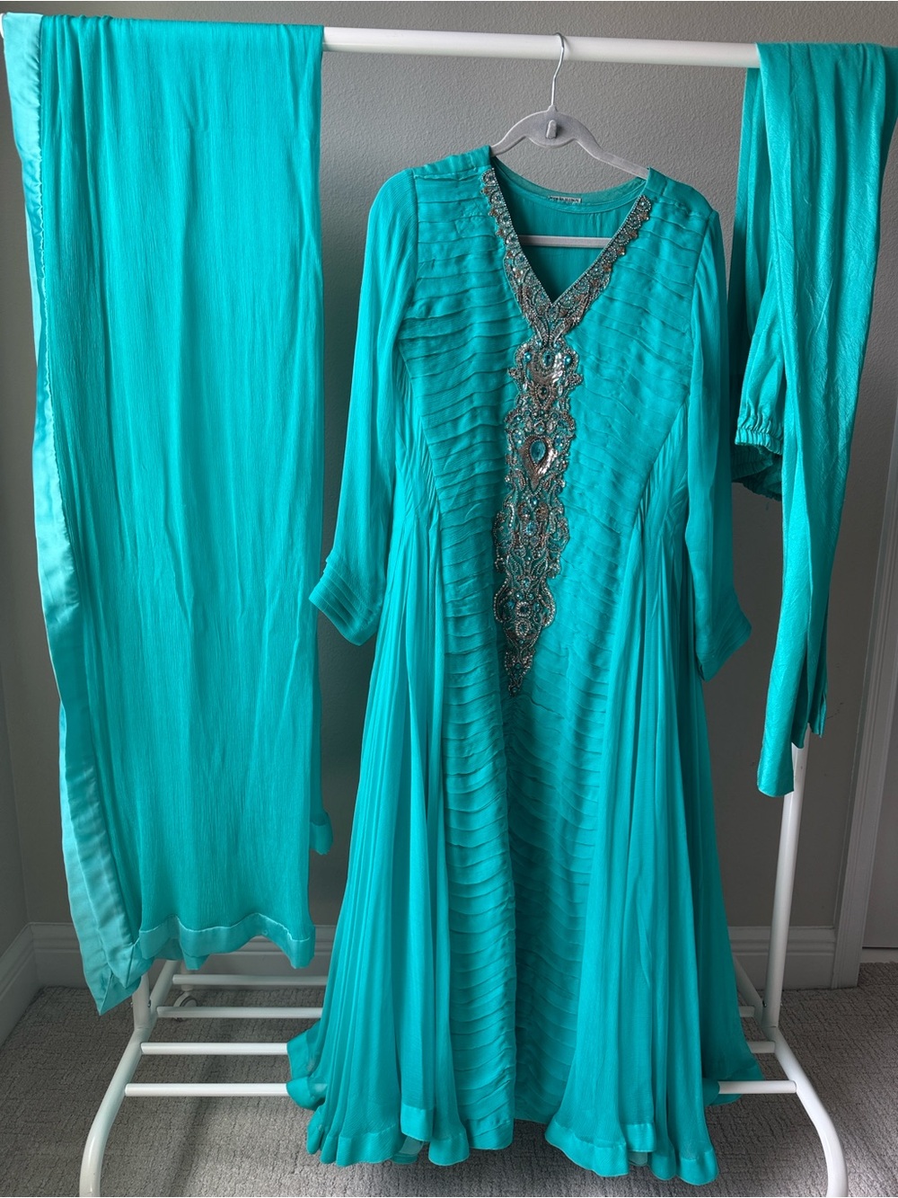 Pakistani/ Indian, Beautiful Teal Embellished Women's Dress (4 pieces)